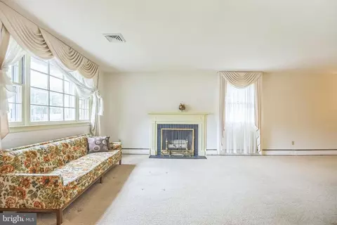 Living - 314 Spencer Rd, Devon, PA 19333 photo 2 of 10
