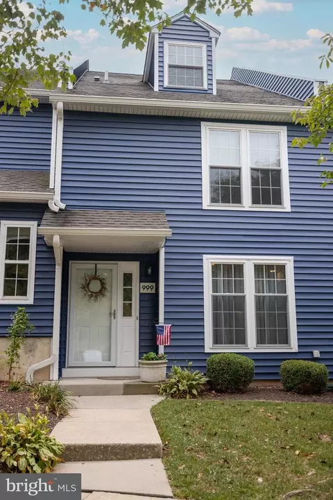 999 Roundhouse Ct #13, West Chester, PA 19380