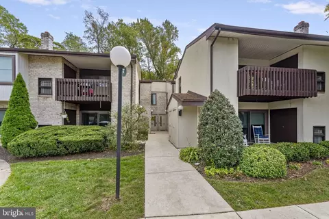 705 Raintree Ln, Malvern, PA 19355