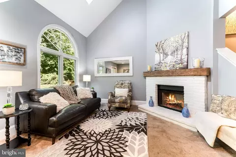 8 W Jonathan Ct, Kennett Square, PA 19348