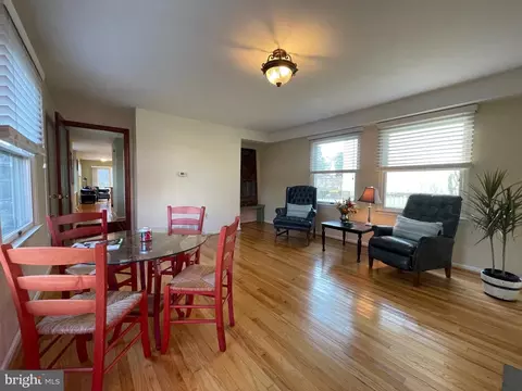 Living - 473 Quigley Ave, Wayne, PA 19087 photo 3 of 5
