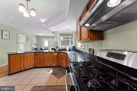 Kitchen - 473 Quigley Ave, Wayne, PA 19087 photo 6 of 8