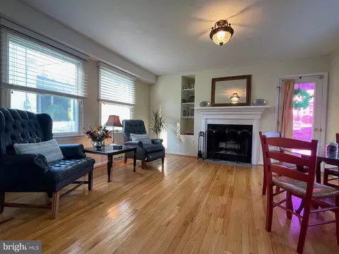 Living - 473 Quigley Ave, Wayne, PA 19087 photo 2 of 5