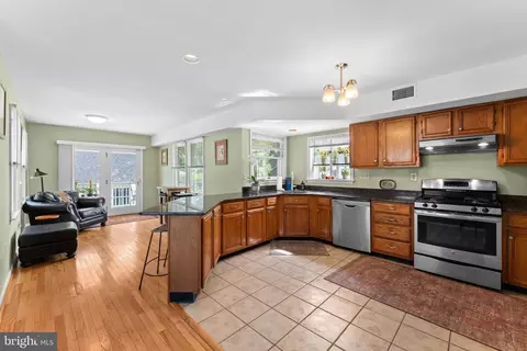 Kitchen - 473 Quigley Ave, Wayne, PA 19087 photo 7 of 8