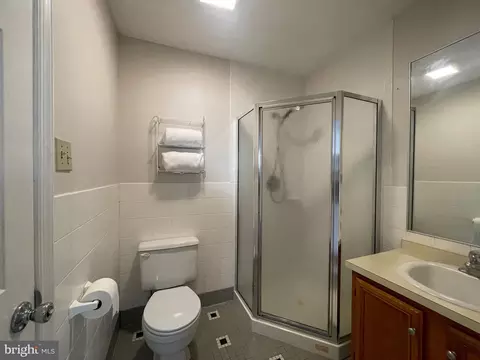 Bath - 473 Quigley Ave, Wayne, PA 19087 photo 3 of 5