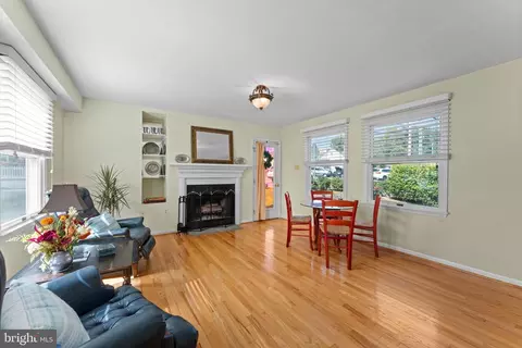 Living - 473 Quigley Ave, Wayne, PA 19087 photo 4 of 5