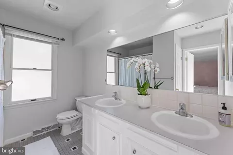 Bath - 473 Quigley Ave, Wayne, PA 19087 photo 5 of 5