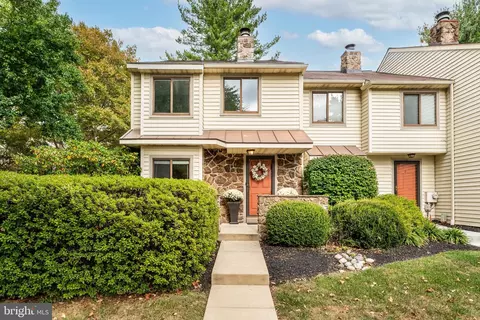 1 Flintlock Ln, Chesterbrook, PA 19087