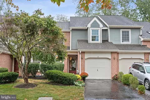 19 Windsor Cir, Chesterbrook, PA 19087 photo 2