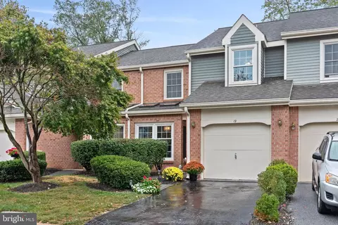 19 Windsor Cir, Chesterbrook, PA 19087