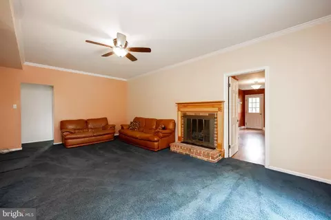 Living - 604 Brainerd Pl, Exton, PA 19341 photo 4 of 7