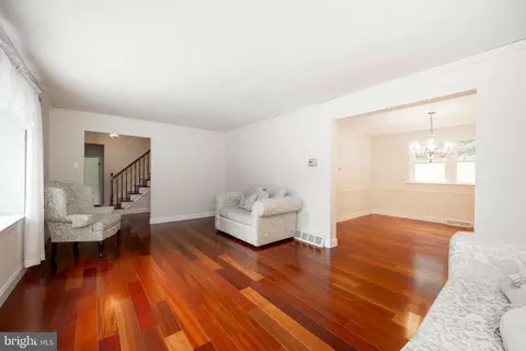 Living - 604 Brainerd Pl, Exton, PA 19341 photo 2 of 7