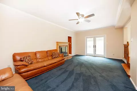 Living - 604 Brainerd Pl, Exton, PA 19341 photo 5 of 7