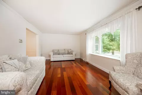 Living - 604 Brainerd Pl, Exton, PA 19341 photo 1 of 7