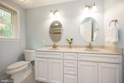 Bath - 604 Brainerd Pl, Exton, PA 19341 photo 2 of 3