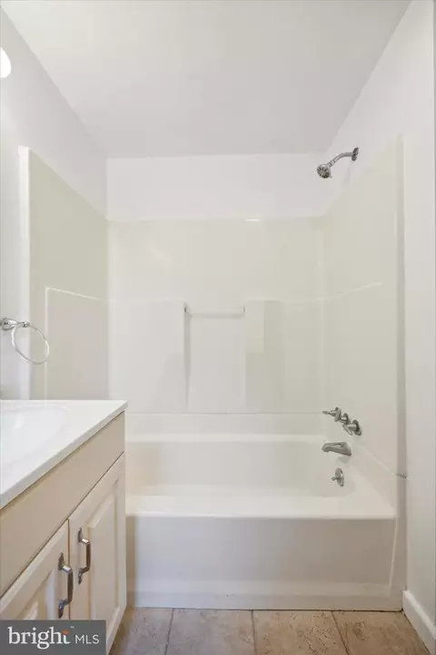 Bath - 274 Old Eagle School Rd, Wayne, PA 19087 photo 1 of 1
