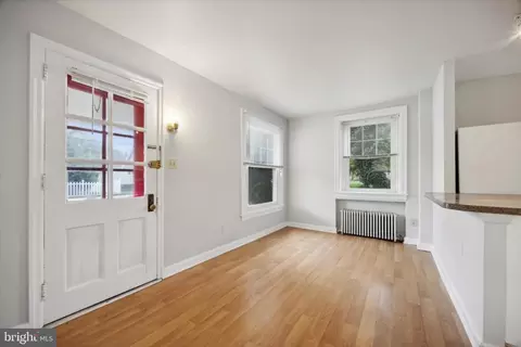 Living - 274 Old Eagle School Rd, Wayne, PA 19087 photo 3 of 4