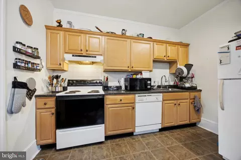 Kitchen - 274 Old Eagle School Rd, Wayne, PA 19087 photo 2 of 2