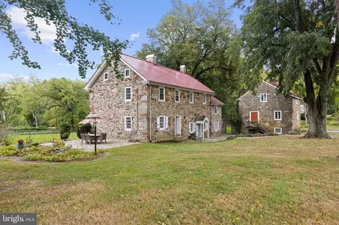 621 Newcomen Rd, Exton, PA 19341