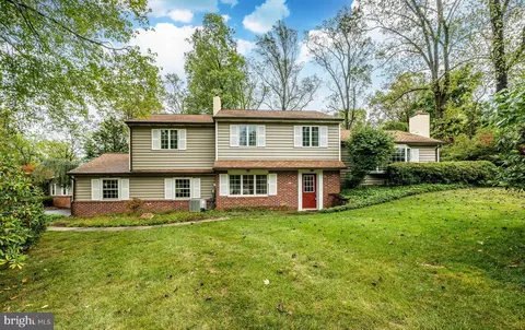 319 Horseshoe Ln, Downingtown, PA 19335