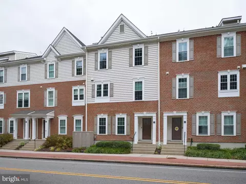 9 Village Sq, Paoli, PA 19301