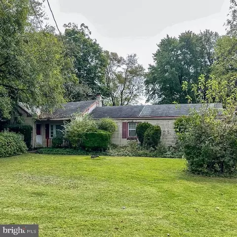 70 Summit Rd, Malvern, PA 19355