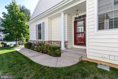 609 Strawbridge Ln, West Grove, PA 19390