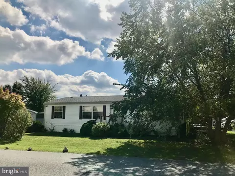101 Buckskin Ct, Honey Brook, PA 19344
