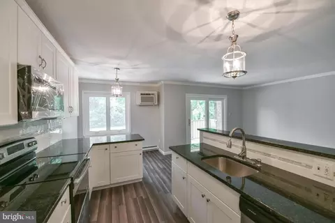 200 Campbell Cir #E7, Downingtown, PA 19335
