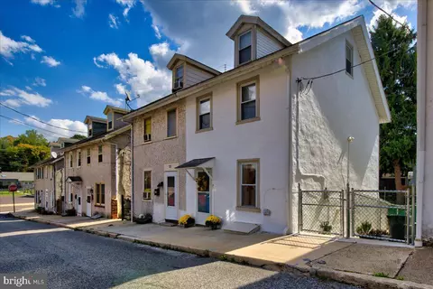 21 Hall St, Phoenixville, PA 19460