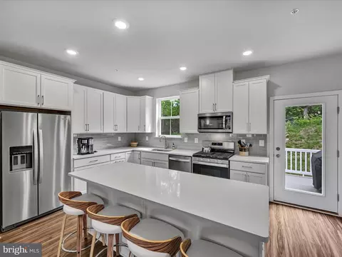 17 Four Leaf Dr, Downingtown, PA 19335