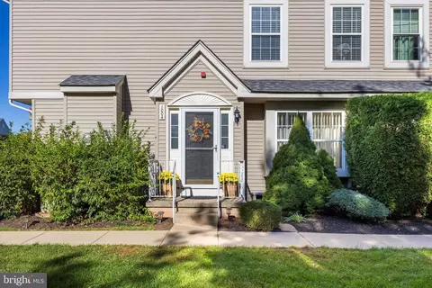 1004 Cherry Wood Ct, Phoenixville, PA 19460