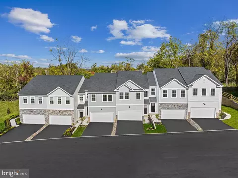 4 Shamrock Cir, Downingtown, PA 19335