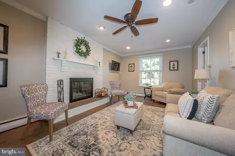 Living - 576 Park Ridge Dr, Wayne, PA 19087 photo 3 of 4