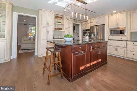 Kitchen - 576 Park Ridge Dr, Wayne, PA 19087 photo 2 of 3