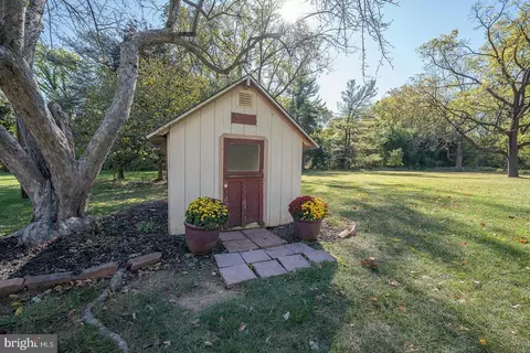 Exterior - 576 Park Ridge Dr, Wayne, PA 19087 photo 9 of 10
