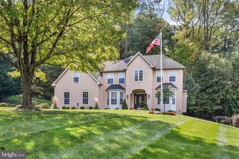 6 White Woods Ln, Malvern, PA 19355