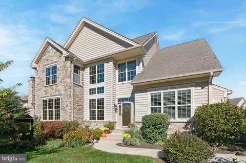 17 Tulip Dr, Malvern, PA 19355