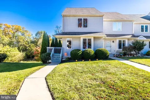 401 Pinebrooke Cir, Downingtown, PA 19335