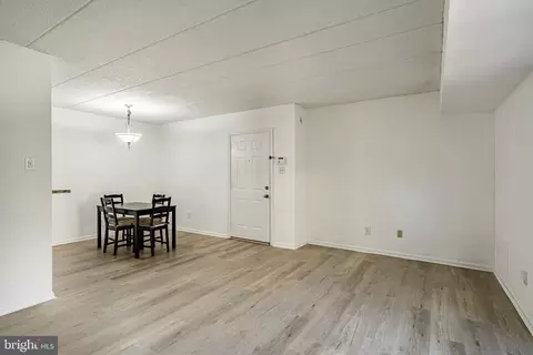Living - 62 Le Forge Ct, Chesterbrook, PA 19087 photo 3 of 5