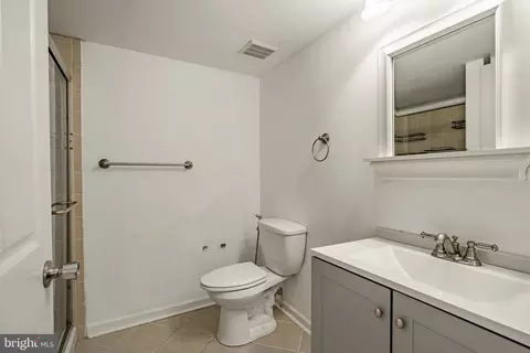Bath - 62 Le Forge Ct, Chesterbrook, PA 19087 photo 2 of 3