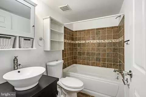 Bath - 62 Le Forge Ct, Chesterbrook, PA 19087 photo 1 of 3