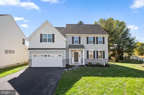 102 Petrelia Dr, Honey Brook, PA 19344