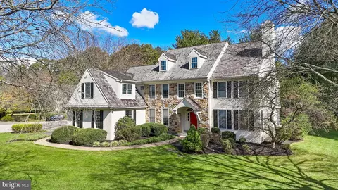 696 Paddock Cir, West Chester, PA 19382