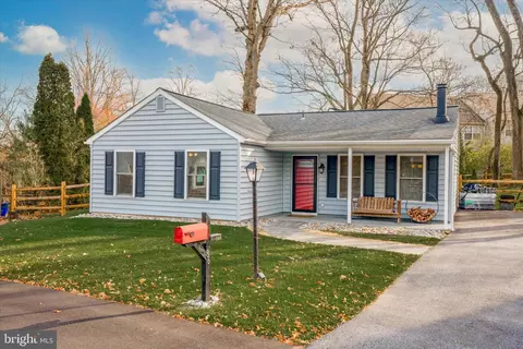 86 Canterbury Ct, Downingtown, PA 19335