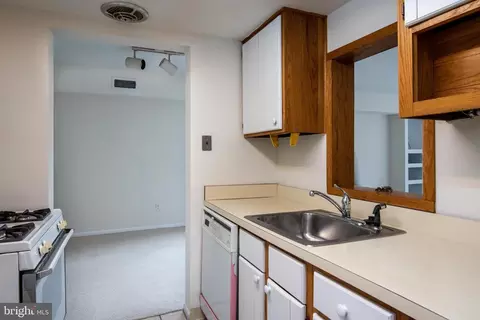Kitchen - 402 Drummers Ln #HAMION, Wayne, PA 19087 photo 2 of 2