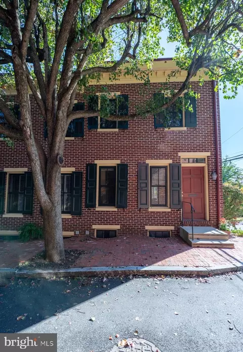 39 Adele Aly, West Chester, PA 19382