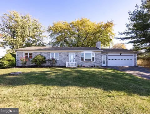 780 Meadow Dr, Honey Brook, PA 19344