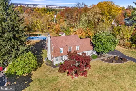 1 Berkshire Dr, Wayne, PA 19087 photo 2