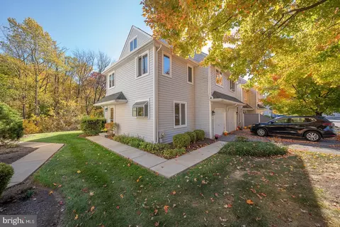 122 W Thomas Ct, Kennett Square, PA 19348